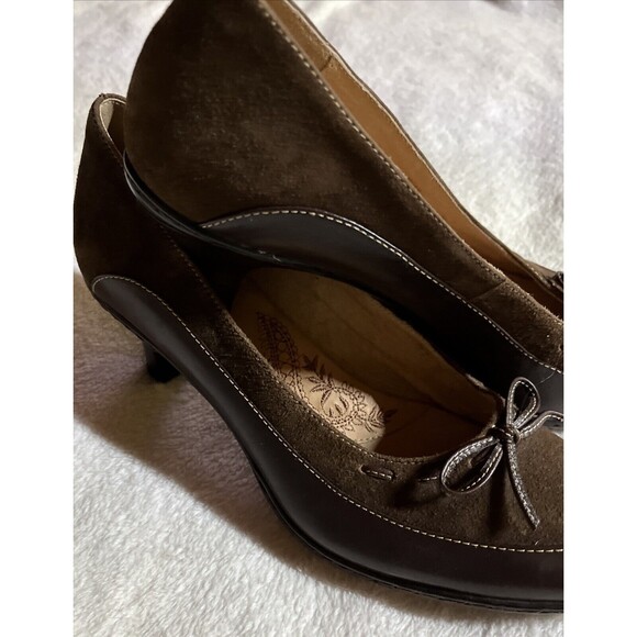 Sofft Varney Leather & Suede Size 8 1/2 Two Tone Brown Bow Pointed Toe Heel Pump - Picture 3 of 9
